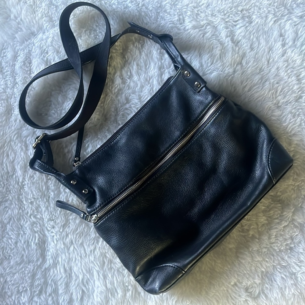 Fossil low profile black leather crossbody bag
